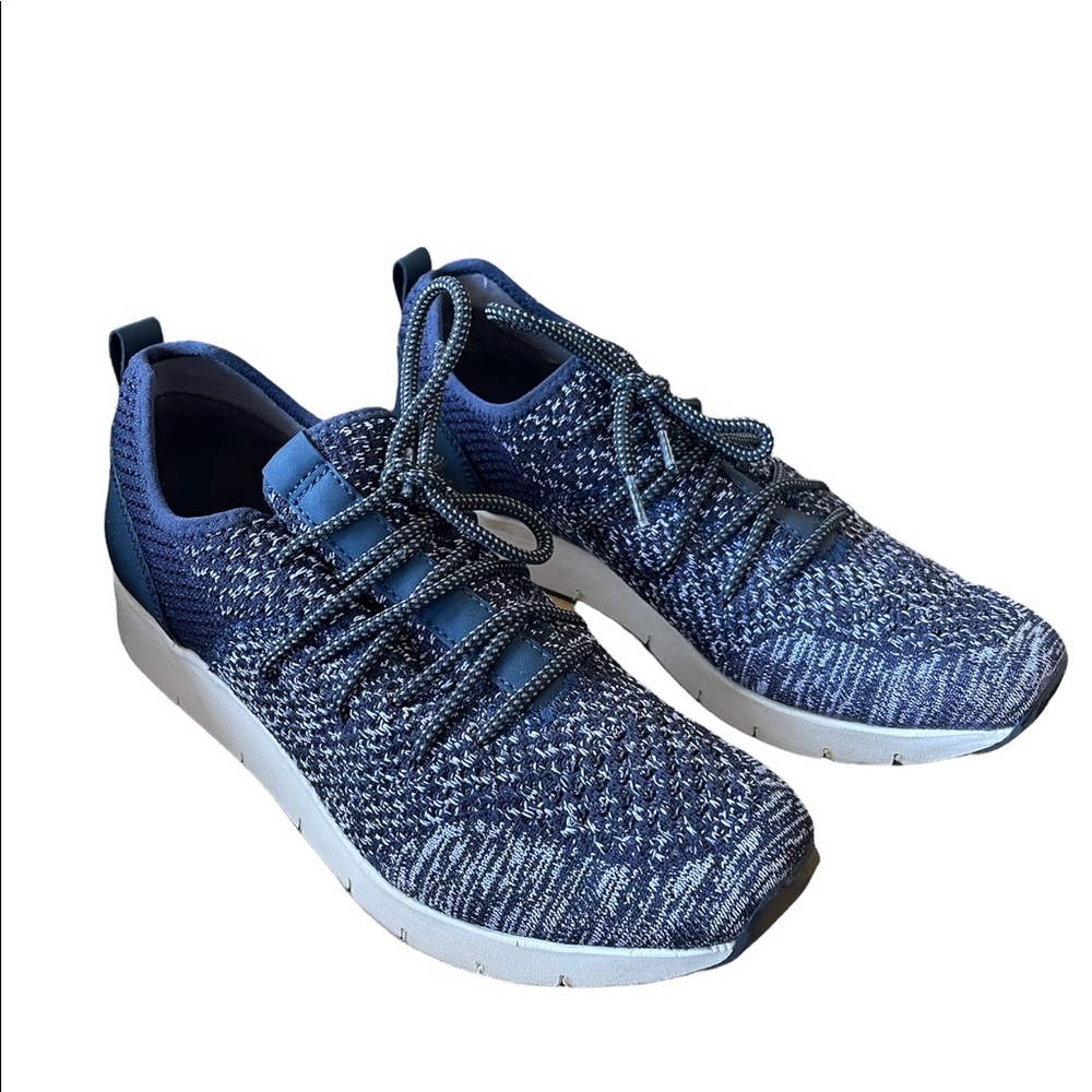 OTBT MARINE NAVY SNEAKERS, BARELY WORN NO WEAR AND TEAR AT ALL! 👟💙🏃‍♀️
